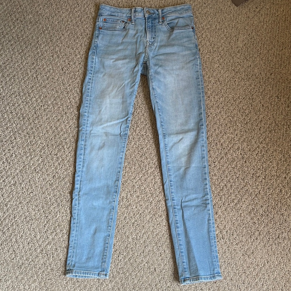 American Eagle light wash skinny jeans